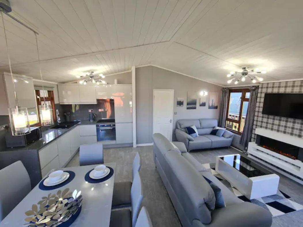 4 Bed Luxury Lodge With Hot Tub Near Lake District Warton  Eksteriør bilde