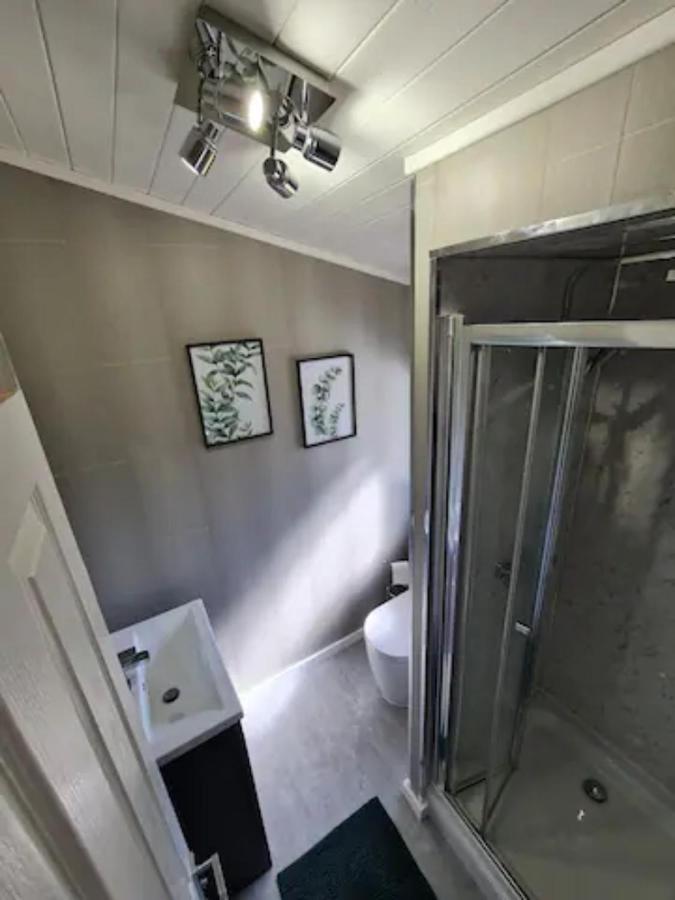 4 Bed Luxury Lodge With Hot Tub Near Lake District Warton  Eksteriør bilde