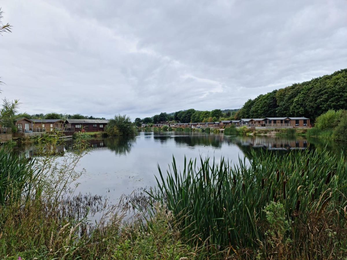 4 Bed Luxury Lodge With Hot Tub Near Lake District Warton  Eksteriør bilde