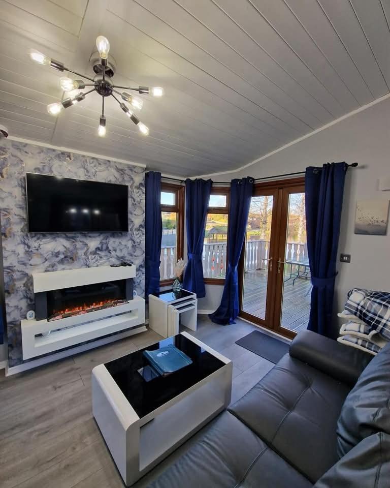 4 Bed Luxury Lodge With Hot Tub Near Lake District Warton  Eksteriør bilde